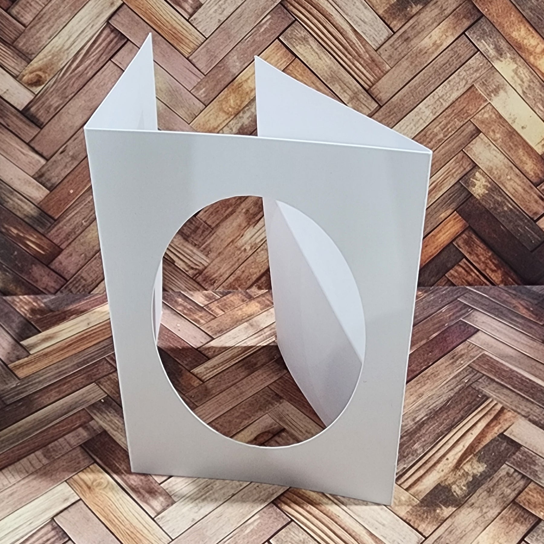 Oval Window Tri Fold White Card Bases - 105 x 148mm - 10 pieces